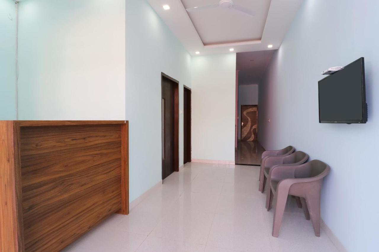 Oyo 64004 Hotel Kartar Zirakpur Екстериор снимка