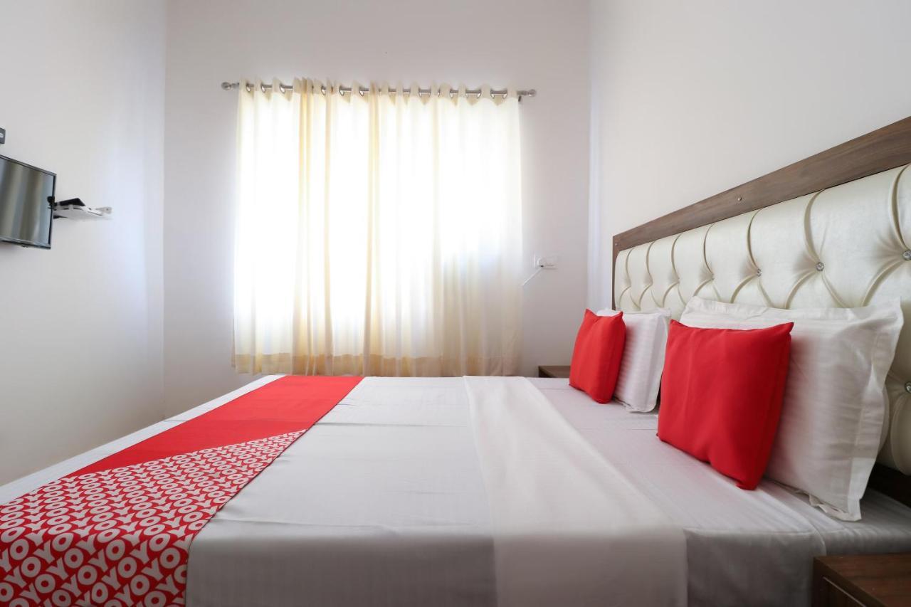 Oyo 64004 Hotel Kartar Zirakpur Екстериор снимка