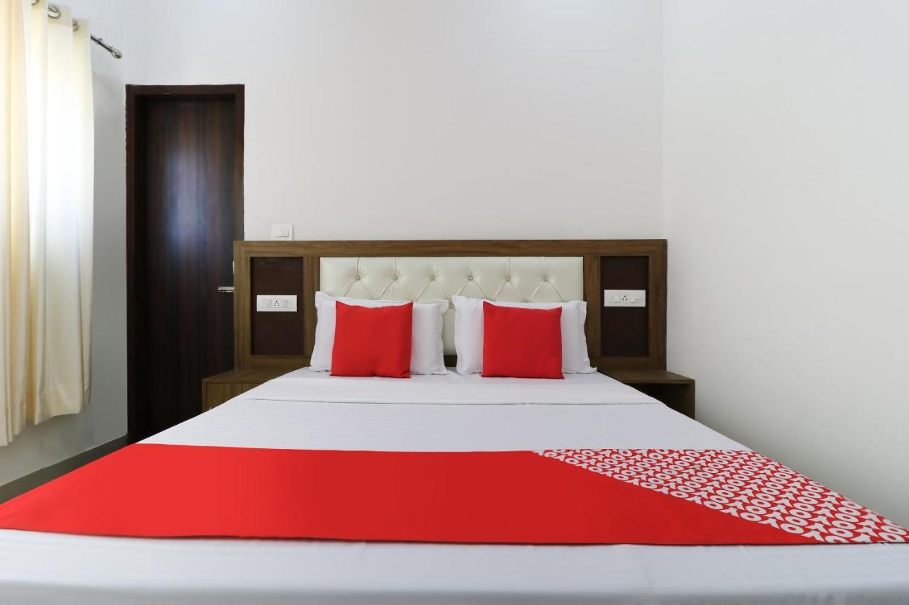Oyo 64004 Hotel Kartar Zirakpur Екстериор снимка