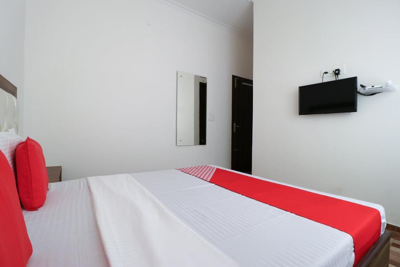 Oyo 64004 Hotel Kartar Zirakpur Екстериор снимка